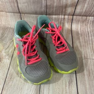 Under Armour Size 7 Tennis Shoe